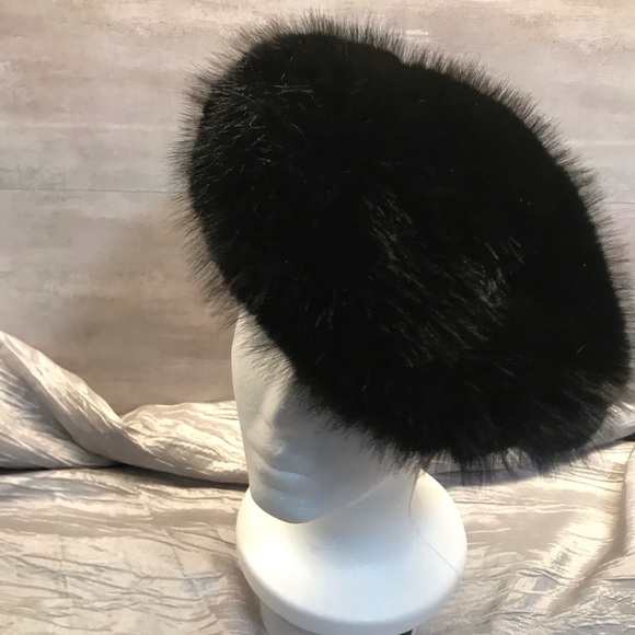 Elegant Black Faux Fur Beret - Picture 1 of 5